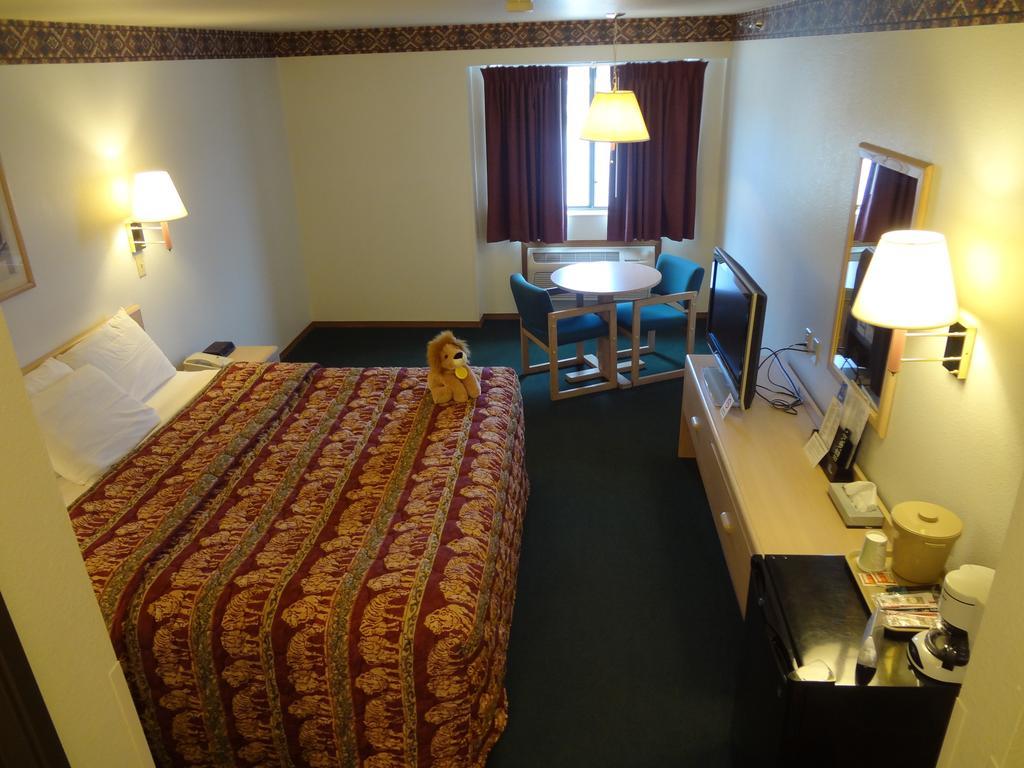 Kings Inn Cody Room photo